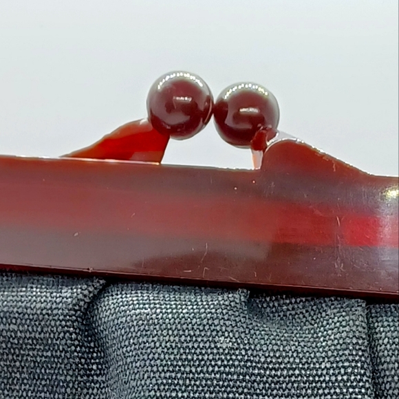 Vintage hand held clutch purse. - Picture 4 of 7